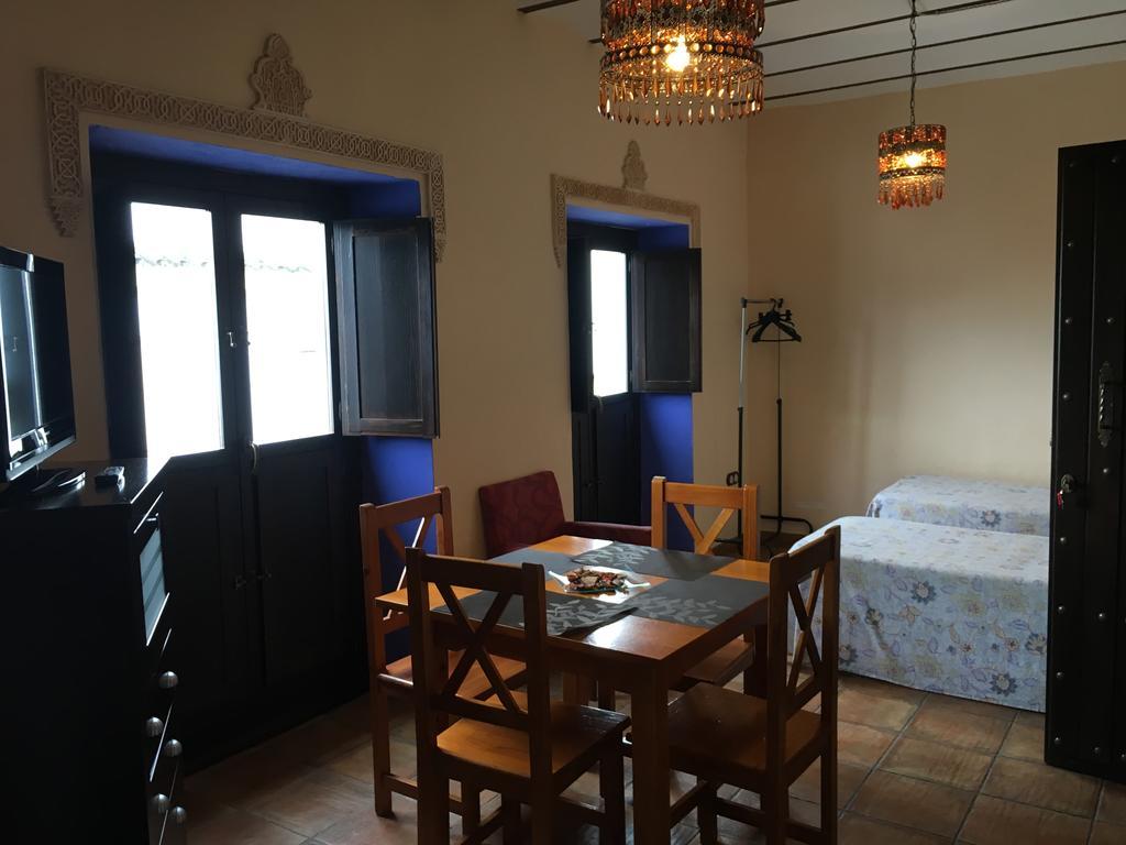 Apartamentos Victoria Bujalance Luaran gambar