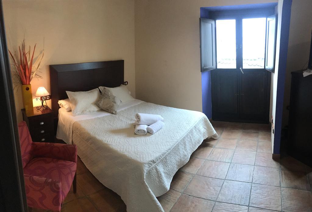 Apartamentos Victoria Bujalance Luaran gambar