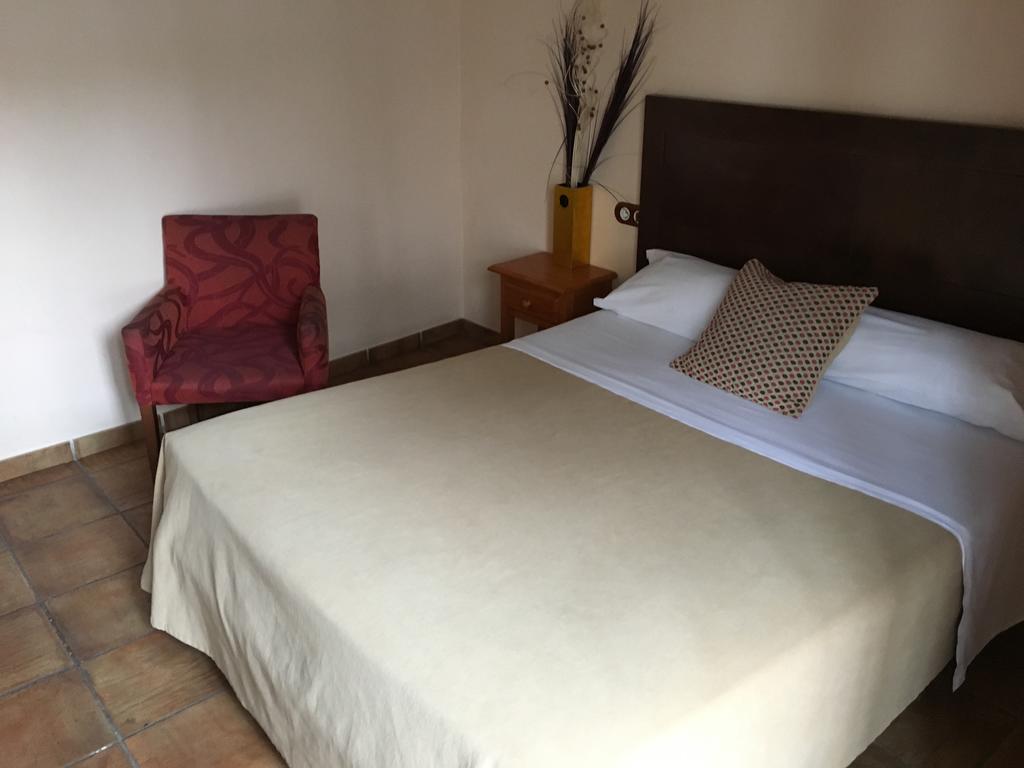 Apartamentos Victoria Bujalance Luaran gambar