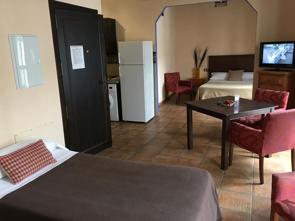 Apartamentos Victoria Bujalance Luaran gambar