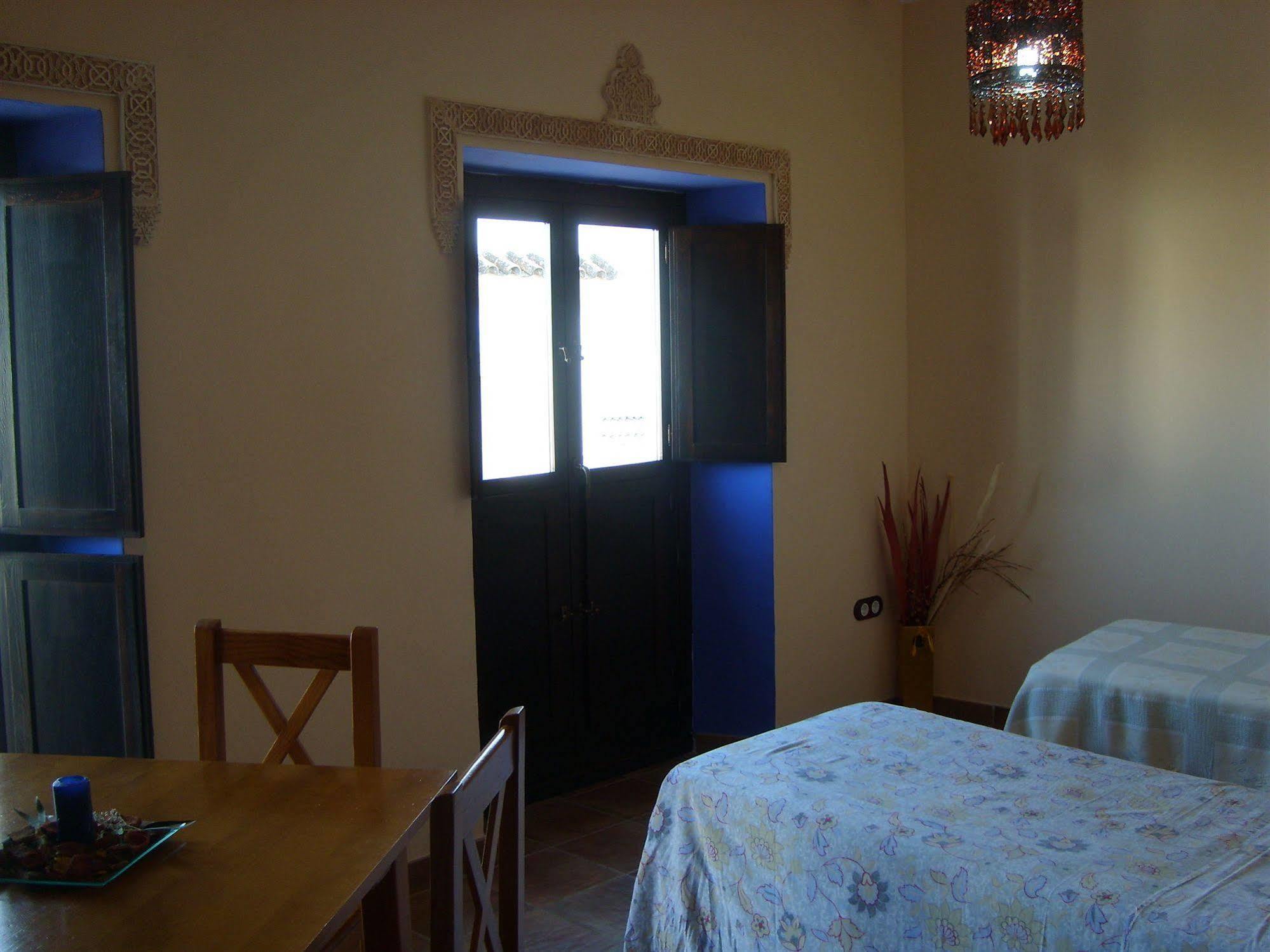 Apartamentos Victoria Bujalance Luaran gambar