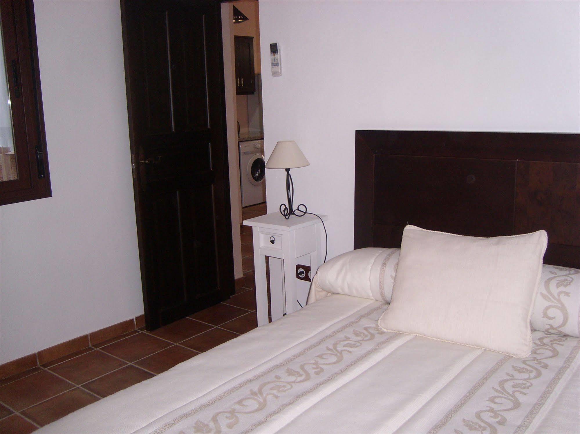 Apartamentos Victoria Bujalance Luaran gambar