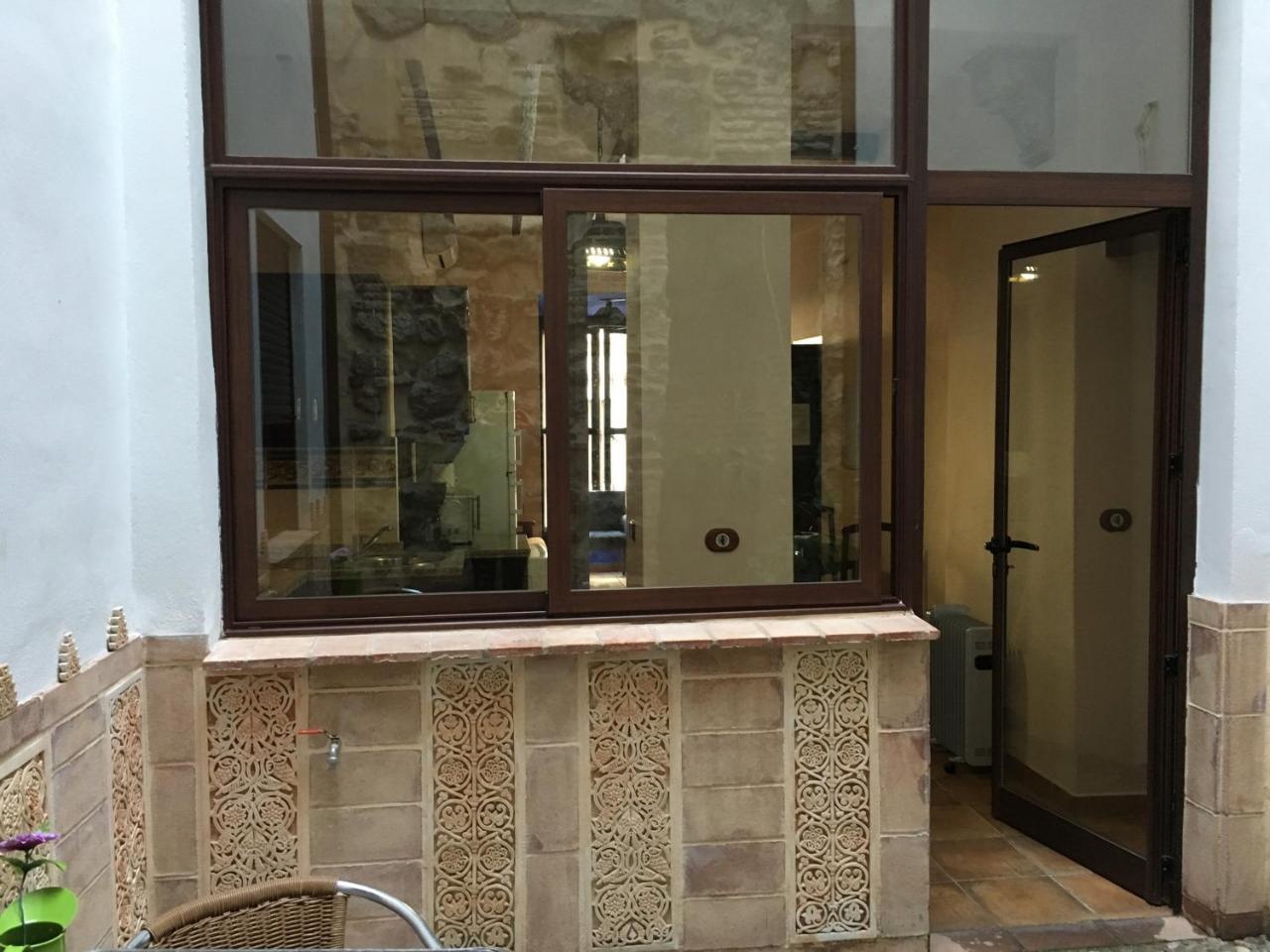 Apartamentos Victoria Bujalance Luaran gambar