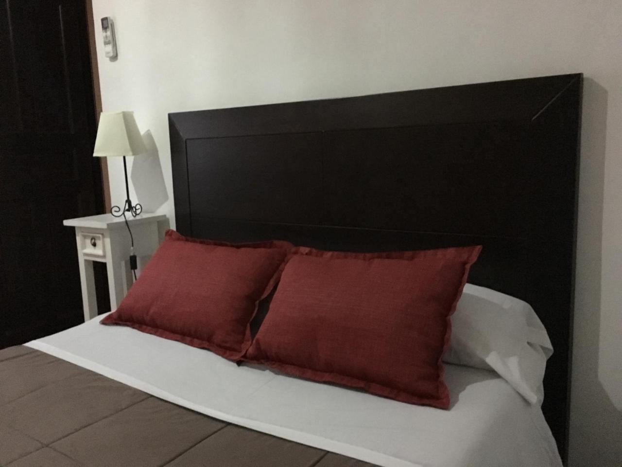 Apartamentos Victoria Bujalance Luaran gambar
